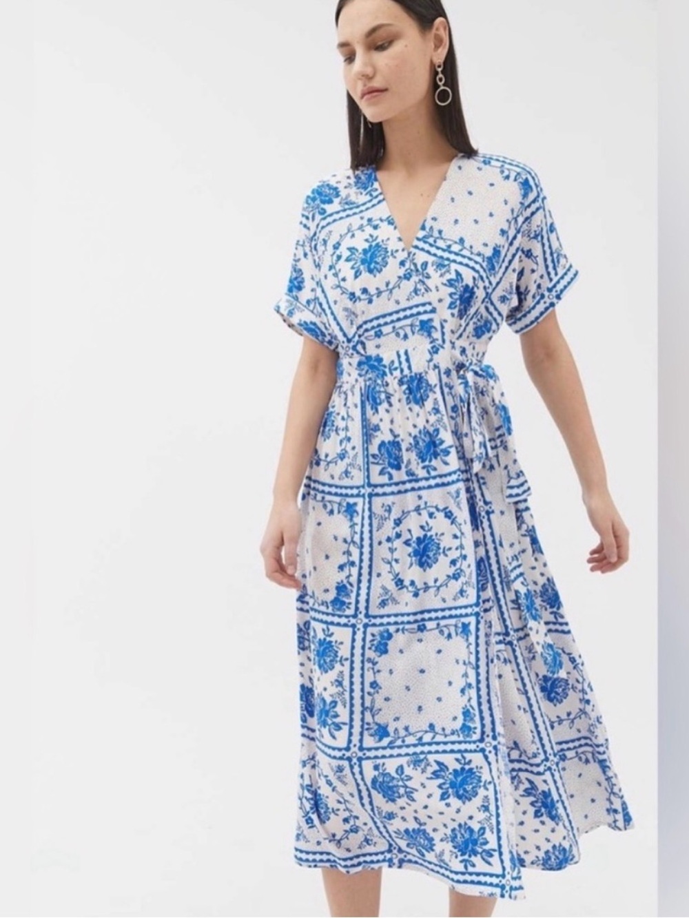 Urban Outfitters UO Gabrielle Wrap Dress Women’s Small Midi Blue White Floral